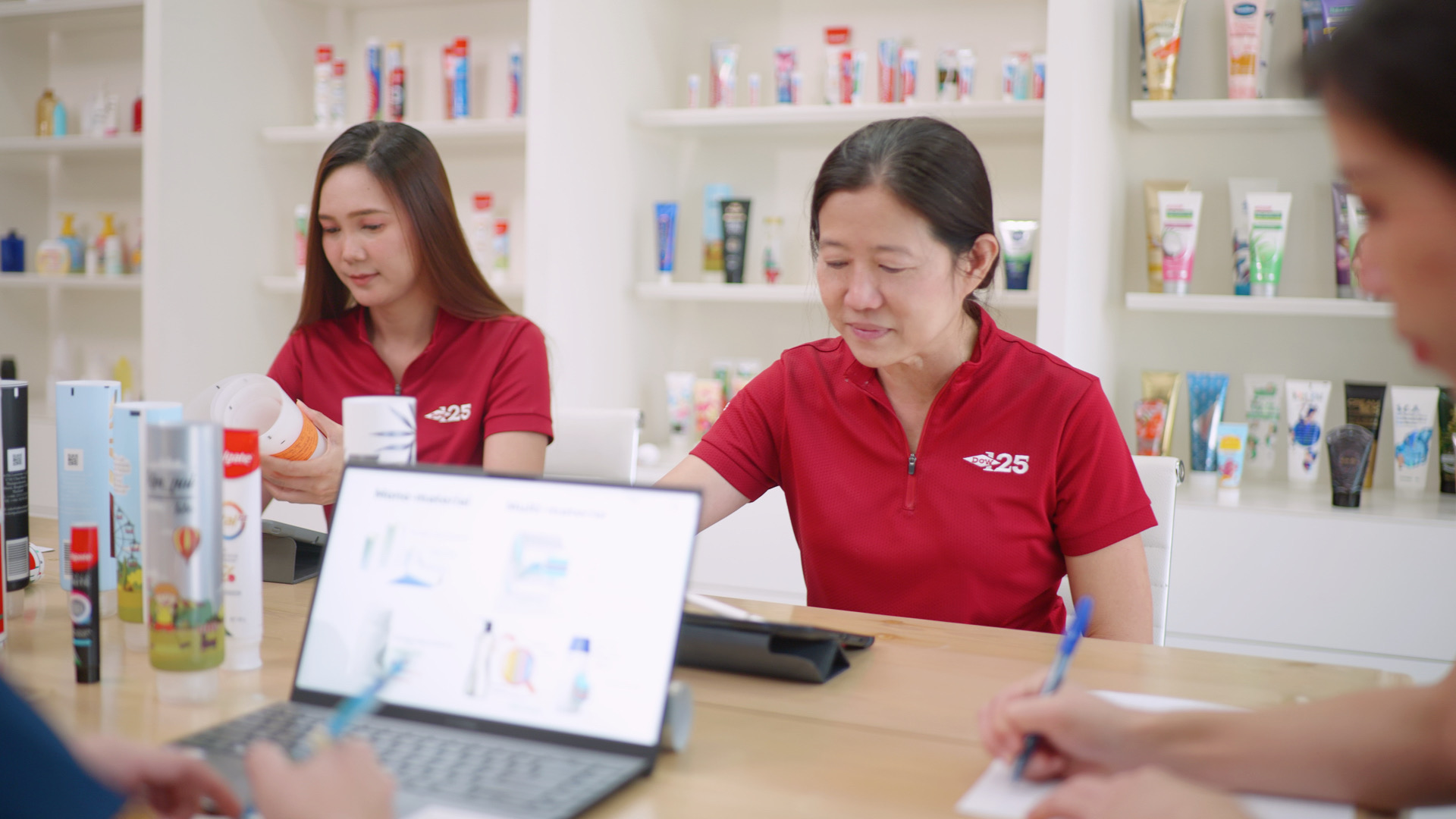 Kimpai Tubes ผนึก Dow ชูนวัตกรรมหลอดยาสีฟันรีไซเคิลได้ รายแรกในไทยที่สมาคมผู้รีไซเคิลพลาสติกรับรอง