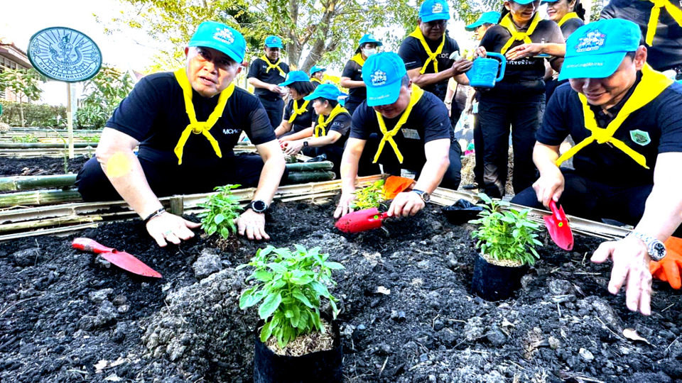 ปลัดเกษตรฯ นำทีมจิตอาสาพัฒนาอยุธยา สืบสานพระราชดำริ ยกระดับคุณภาพชีวิตประชาชน