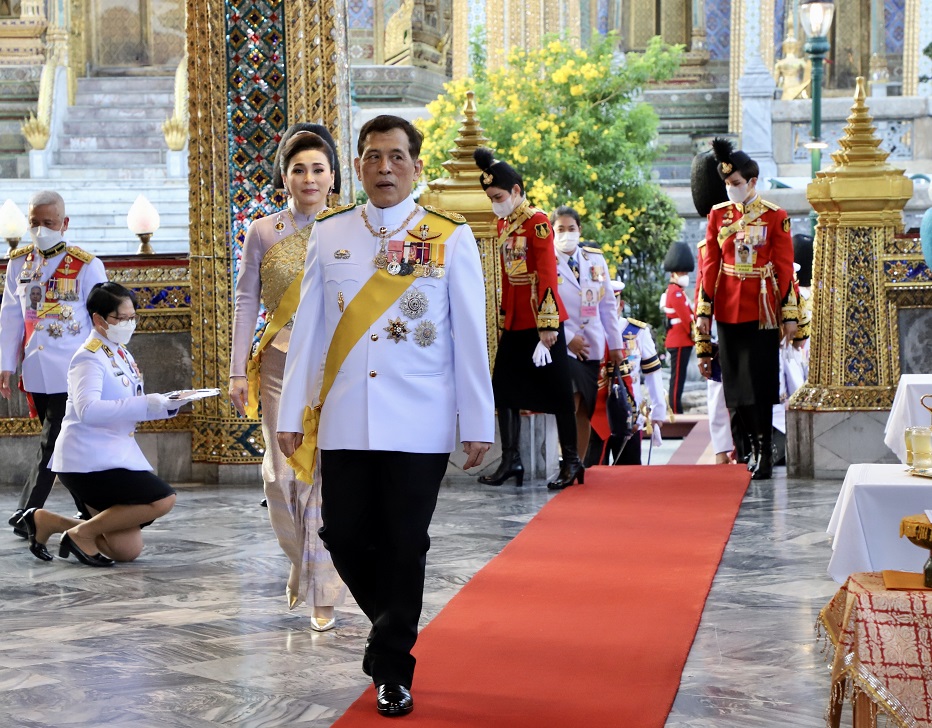 "ในหลวง-สมเด็จพระราชินี" เสด็จฯ ไปในการพระราชพิธีเฉลิมพระชนมพรรษา และทรงบำเพ็ญพระราชกุศลวิสาขบูชา 