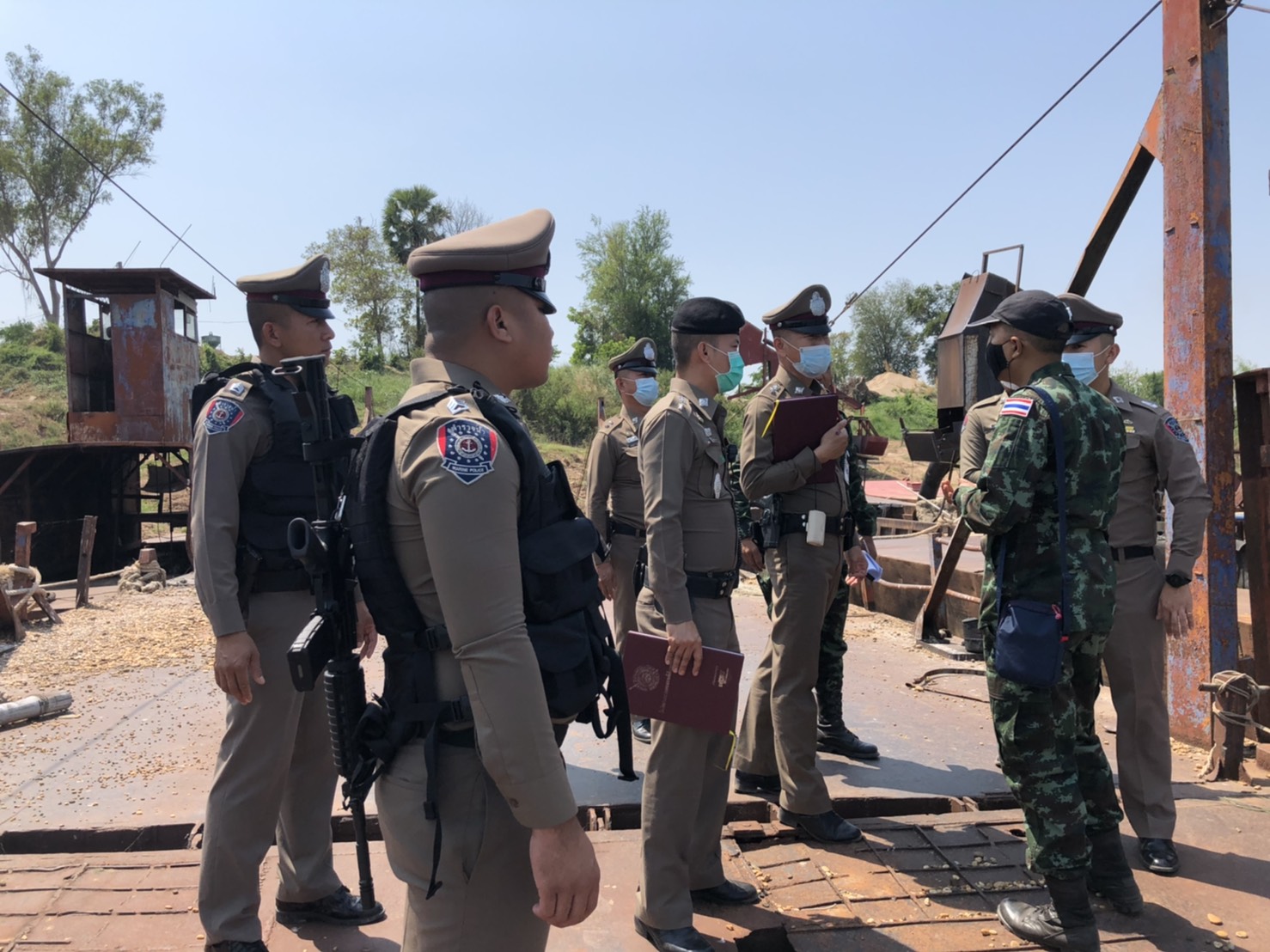 ตร.น้ำลุยจับเรือดูดทรายเถื่อน สำแดงเท็จ จ่อเอาผิดลักทรัพย์แผ่นดิน