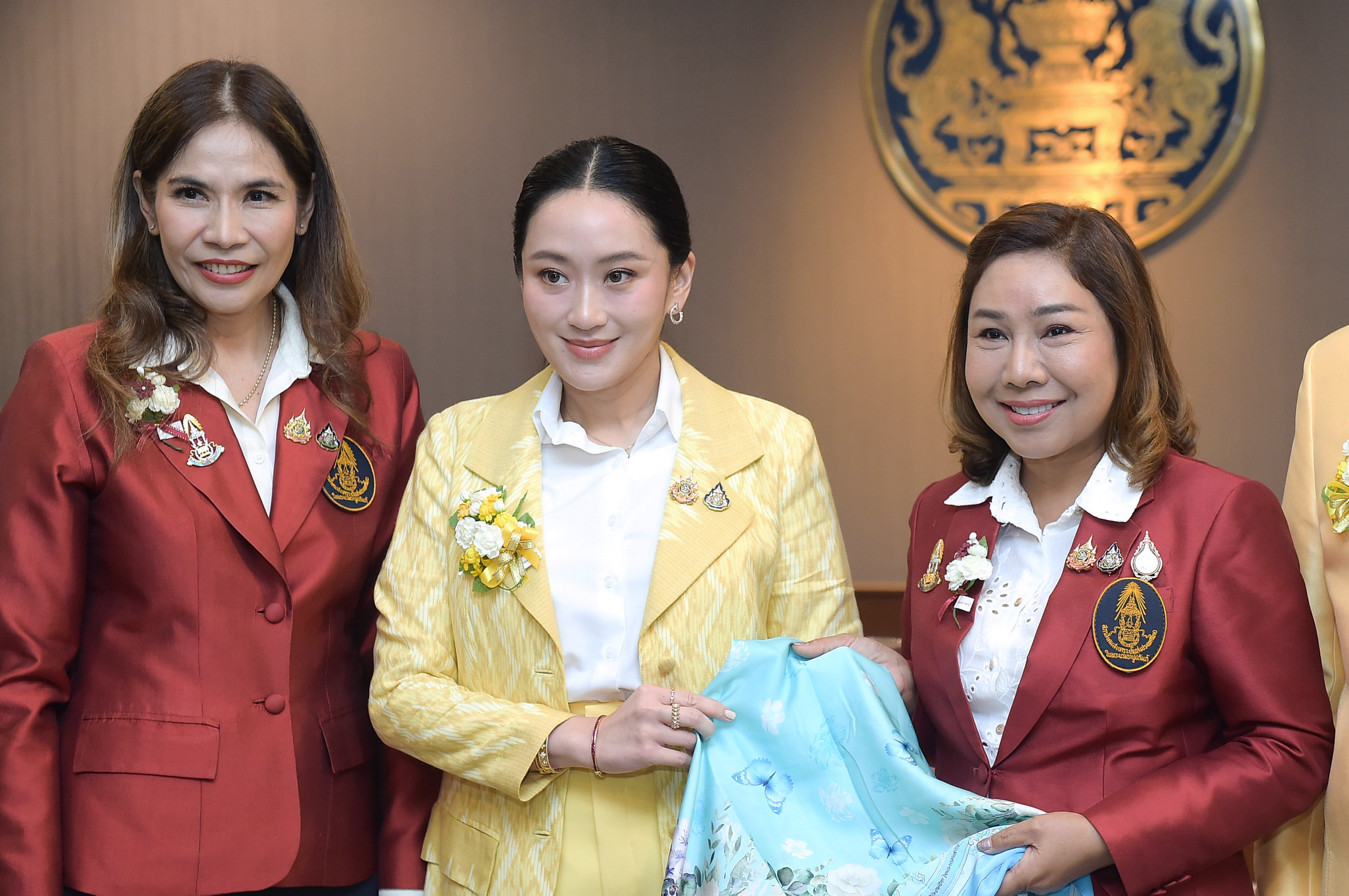 “แพทองธาร-ภูมิธรรม” ร่วมประชาสัมพันธ์จำหน่ายผลิตภัณฑ์ดอกมะลิ เนื่องในโอกาสวันแม่แห่งชาติ