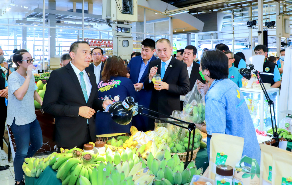 กสก.ปลื้มงาน "ติดตลาดเกษตร...Fresh Fruits From Farm" ยอดทะลุหลายล้าน