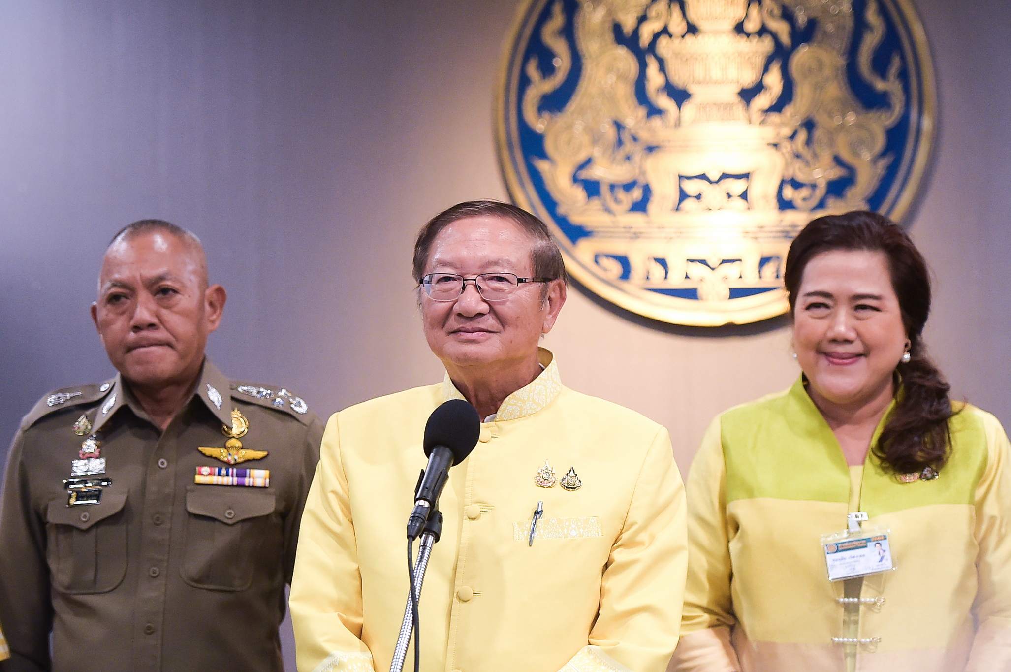 รัฐบาลเชิญชวนคนไทย “สวมเสื้อสีเหลือง” แสดงความจงรักภักดี ในโอกาสวันเฉลิมพระชนมพรรษาในหลวง