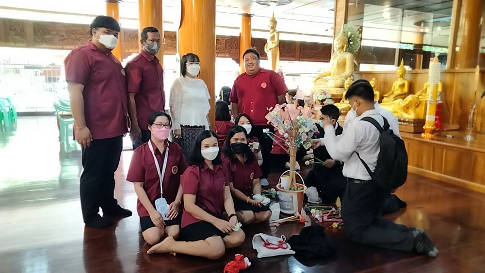 วิทยาลัยเทคนิคระยอง จัดโครงการเสริมสร้างคุณธรรม จริยธรรมถวายเทียนพรรษาวัดในพื้นที่ 4 แห่ง 