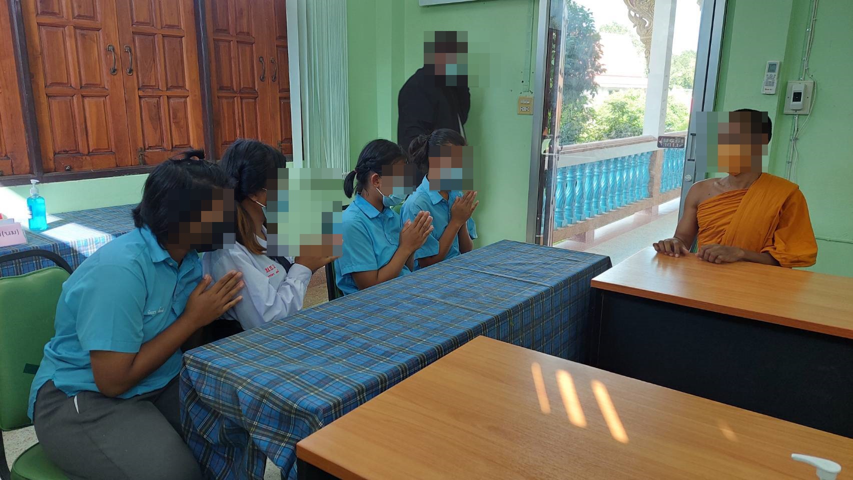 นักเรียนหญิงถูกพระสงฆ์ครูพิเศษตีด้วยไม้พลอง ผู้ปกครองลั่นจะดำเนินคดีถึงที่สุด 