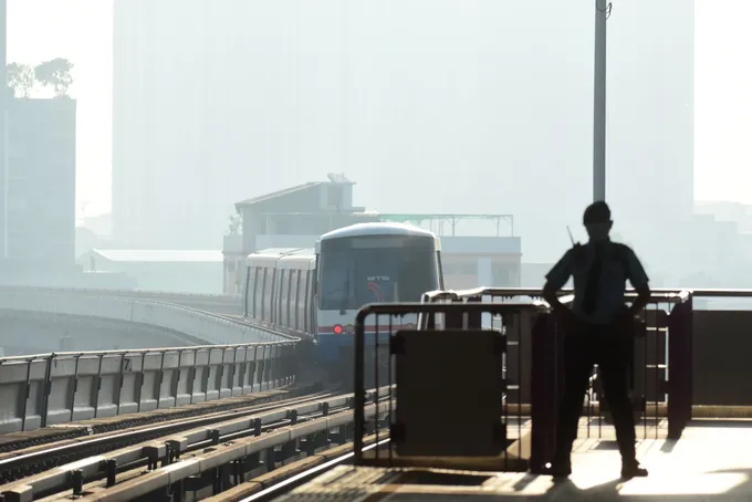 กทม. เตือน! พื้นที่เฝ้าระวัง 14 เม.ย. ค่า "PM 2.5" อยู่ในระดับสีเหลือง 9 พื้นที่
