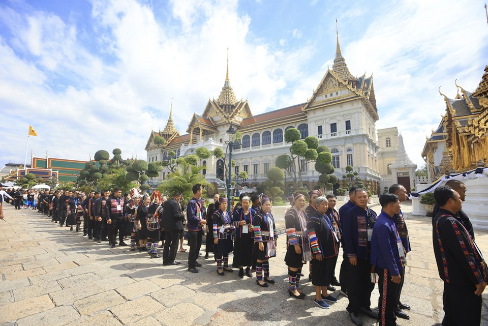 “กลุ่มชาติพันธุ์ชาวไทยภูเขา” 5 เผ่ากว่า 400 คน ถวายความอาลัยพระบรมศพ“สมเด็จพระพันปีหลวง” ณ พระที่นั่งดุสิตมหาปราสาท ในพระบรมมหาราชวัง