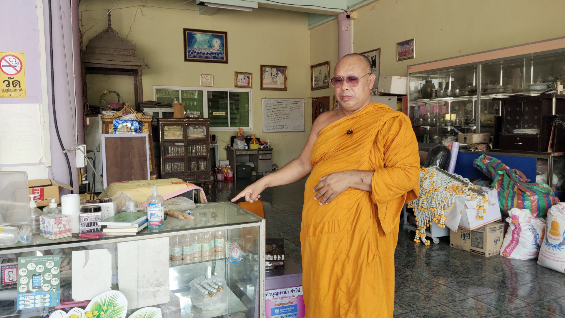 สุพรรณบุรี วงจรปิดจับภาพคนร้ายขโมยตู้บริจาควัด หลวงพ่อวอนตำรวจเร่งตามจับ