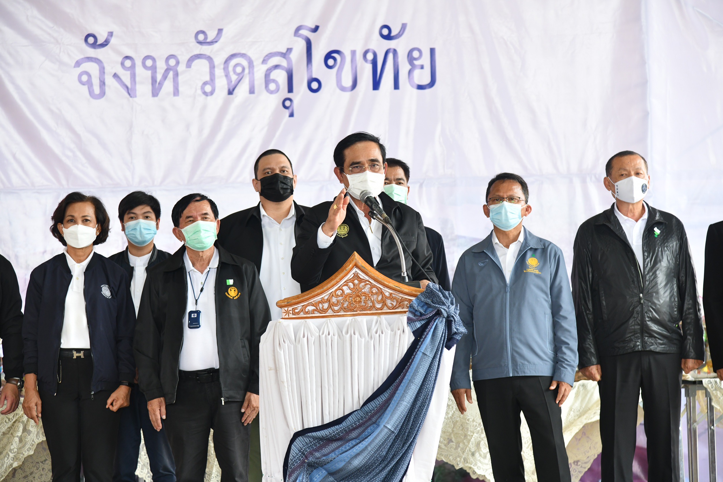 นายกฯลงพื้นที่เยียวยาน้ำท่วม "อุตุฯ"เตือนรับมือฝนถล่มกรุง