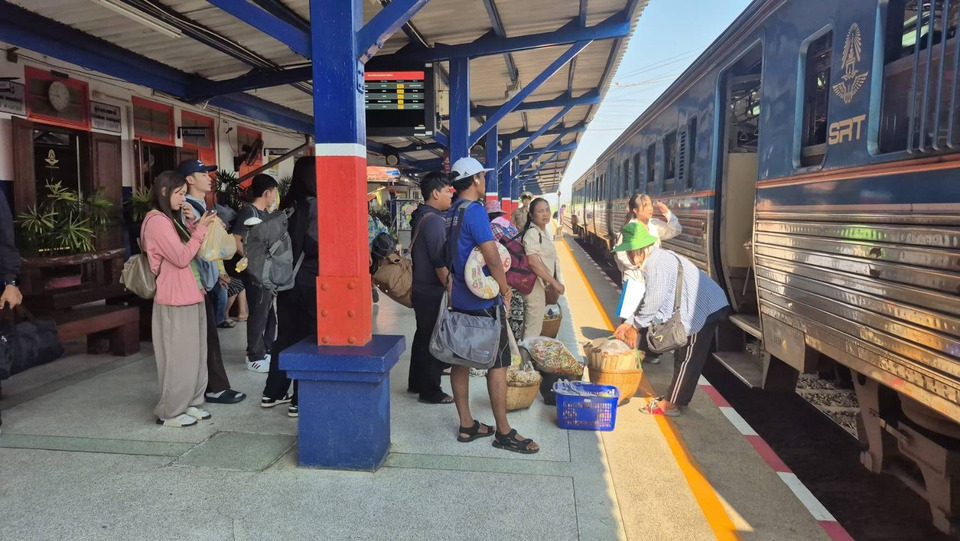น้ำมันแพงดันรถไฟคึกคัก! บุรีรัมย์ผู้โดยสารพุ่ง 30% ตั๋วสงกรานต์เต็มยาว 
