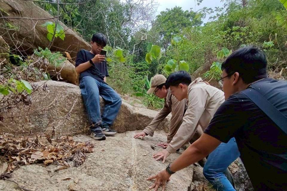 ทีมวิจัย ม.เกษตรฯ ลุยกะรน ศึกษาดินถล่ม เร่งวางแผนรับมือฤดูฝนภูเก็ต