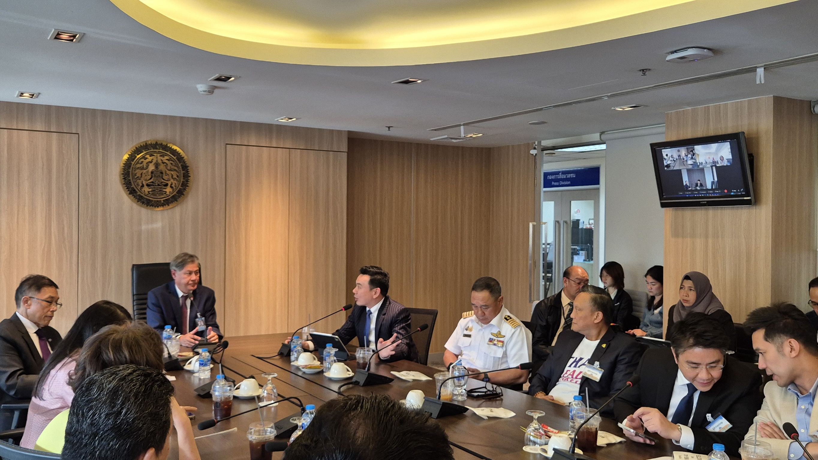 "สุริยะ" ผนึกทุกสายการบินสัญชาติไทย เพิ่มที่นั่งรับคนไทยกลับประเทศ สั่งทุกหน่วยเตรียมพร้อม 24 ชม.