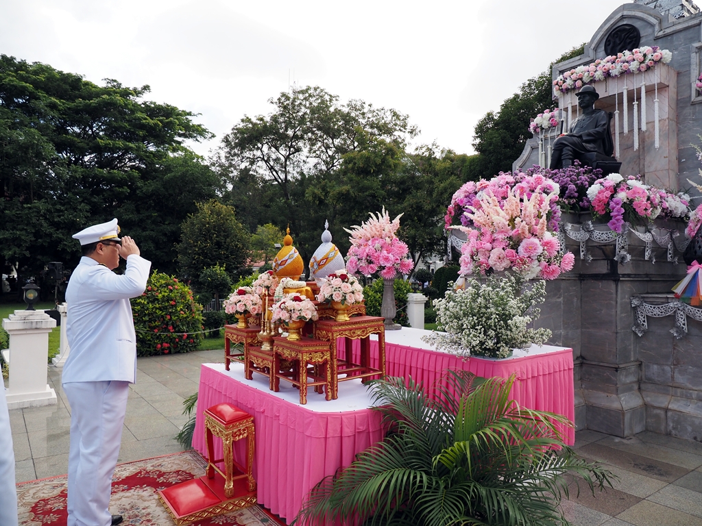 ผู้ว่าฯแม่ฮ่องสอน นำวางพวงมาลาน้อมรำลึกเนื่องในวันคล้ายวันสวรรคต พระบาทสมเด็จพระจุลจอมเกล้าเจ้าอยู่หัว