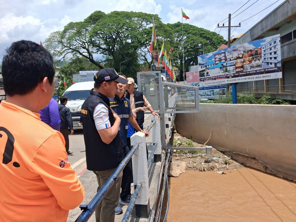 ผู้ว่าฯ เชียงรายสั่งลุย! แม่สาย สแตนบาย 24 ชม. รับมือฝนถล่มและป้องกันท่วม
