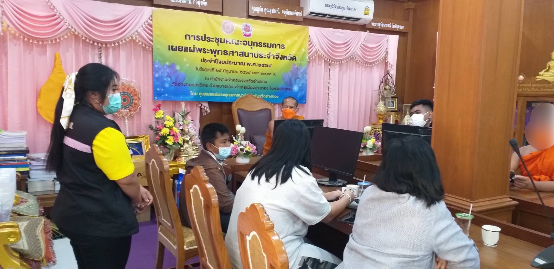 เจ้าอาวาสวัดอ่างทองวรวิหาร เป็นสื่อกลางในการหาแนวทางร่วมกัน แก้ไขปัญหาครอบครัวเลี้ยงลูกไม่เหมาะสม หวั่นเกิดปัญหาสังคม