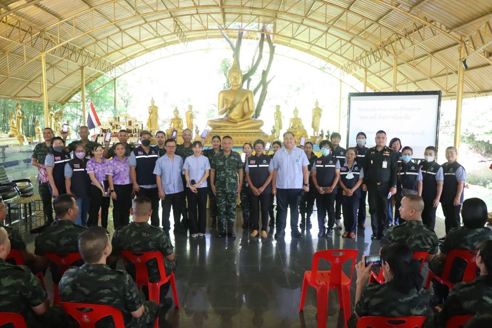 สสจ.กาญจนบุรีร่วมกับมณฑลทหารบกที่ 17 และภาคีเครือข่ายอสม.สร้างภูมิคุ้มกันป้องกันโรคไม่ติดต่อเรื้อรัง  