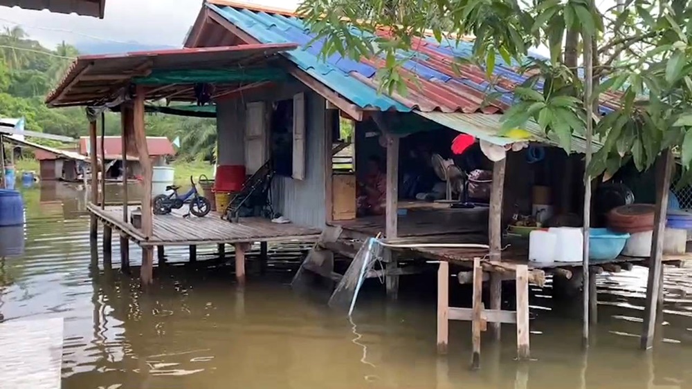 ชาวเลเกาะหลีเป๊ะยังคงเดือดร้อน น้ำยังท่วมขัง ระบายลงทะเลไม่หมด