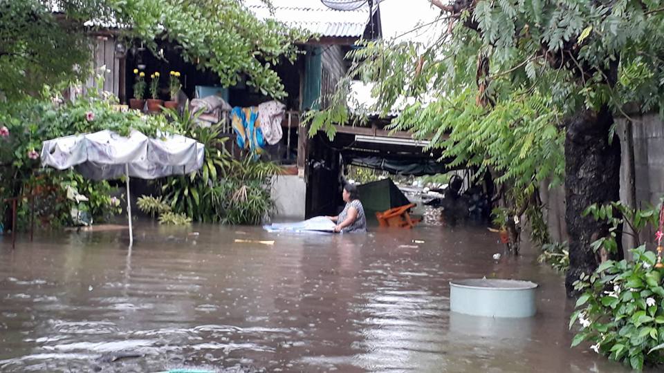ตาก-อ่วม น้ำท่วมหลายจุด เส้นทางสาย พหลโยธิน สายเอเชีย รถเล็กสัญจรผ่านไม่ได้