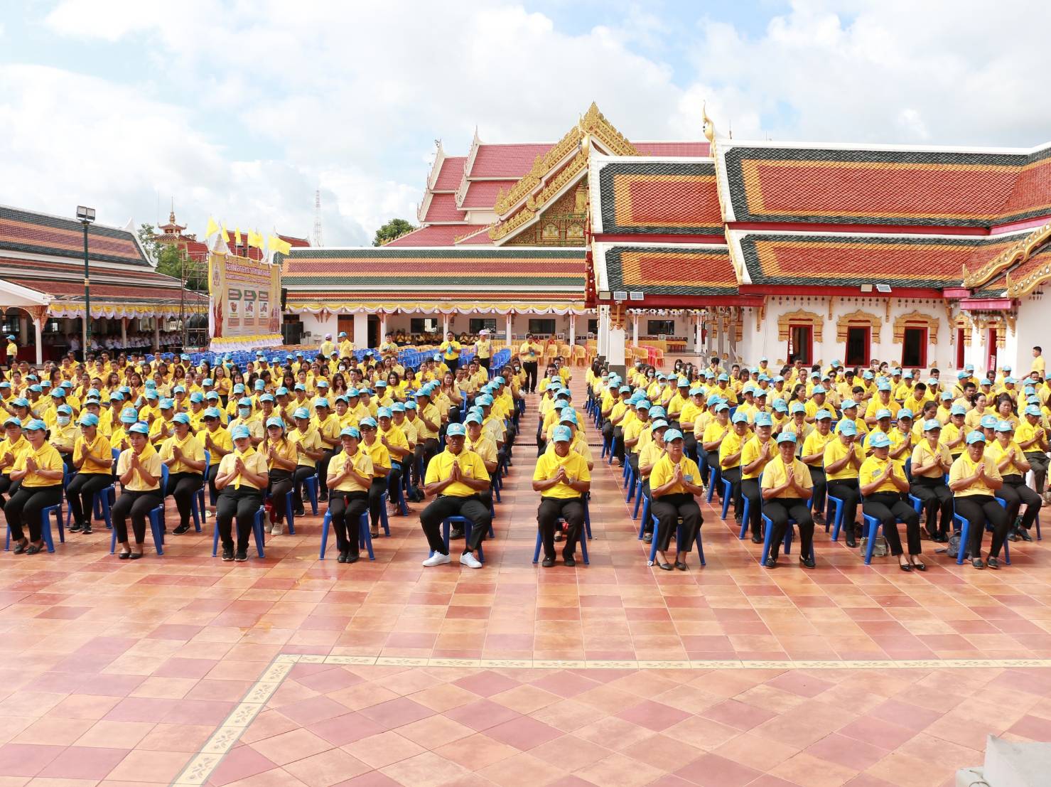 พิธีเวียนเทียนสมโภช น้ำพระพุทธมนต์ศักดิ์สิทธิ์จังหวัดสกลนคร