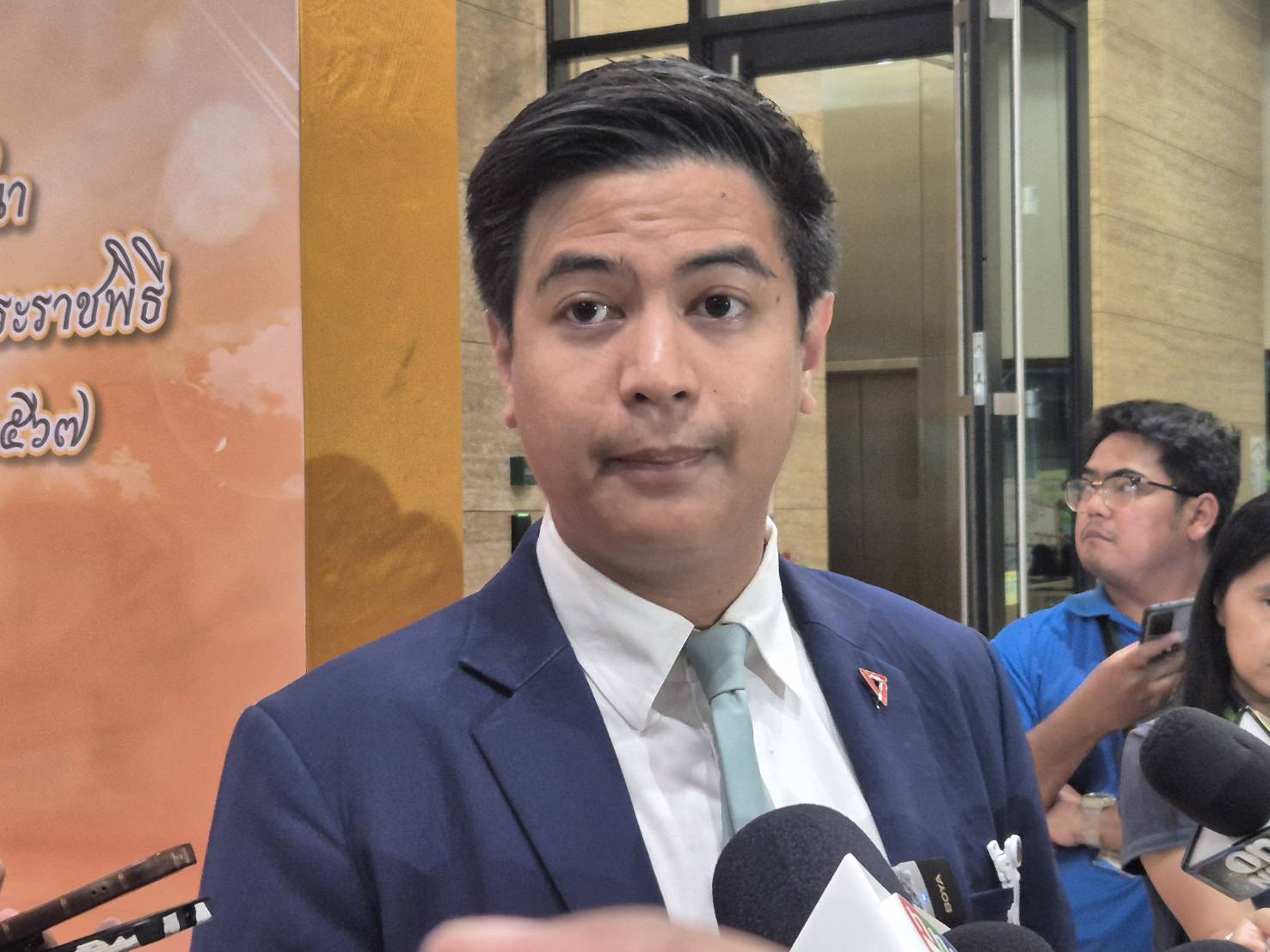 "พริษฐ์" เผย “ปชน.”มีมติไม่ส่งชิงเก้าอี้รองปธ.สภาฯ รอตั้ง “ผู้นำฝ่ายค้าน” หลังแถลงนโยบาย