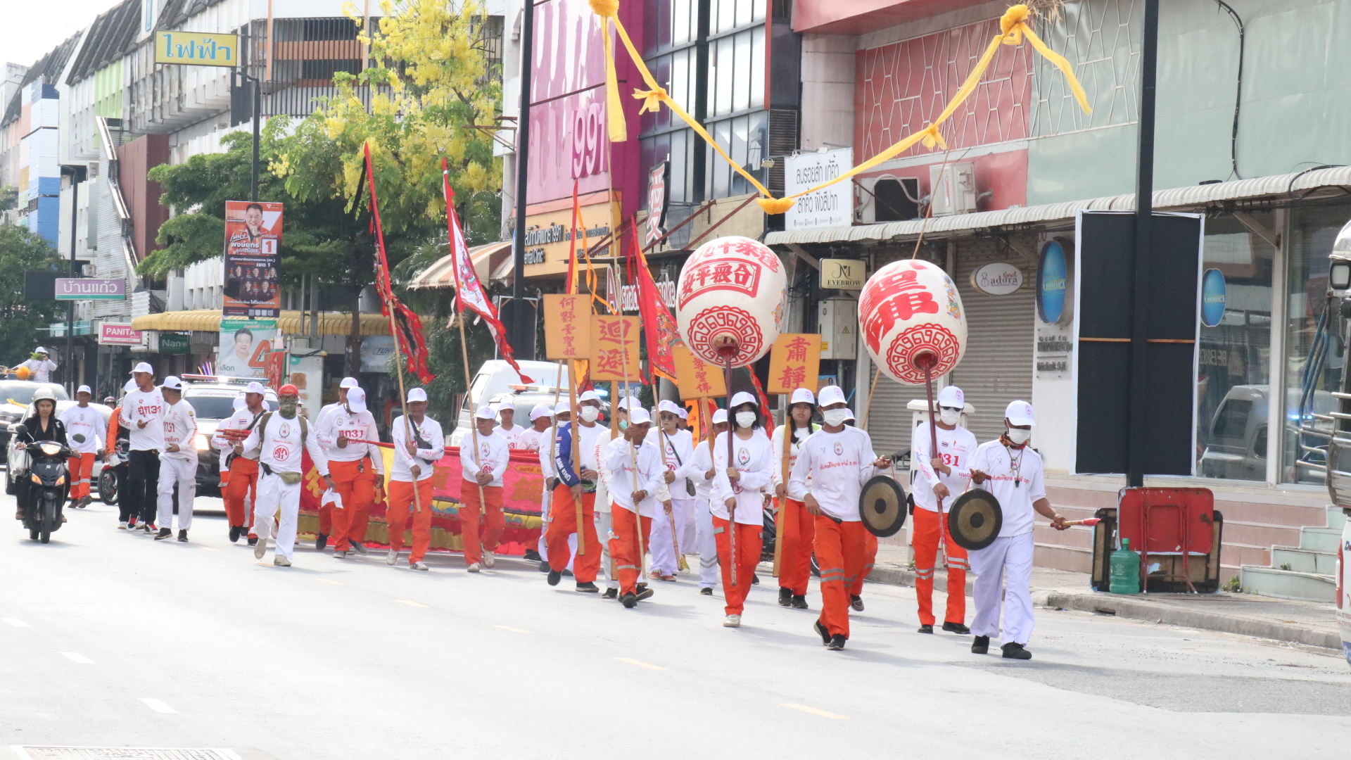 โคราช มูลนิธิฮุก 31 แห่ขบวนมหาบุญ“แลกใบชา”รอบเมือง เตรียมล้างกระดูกศพไร้ญาติ