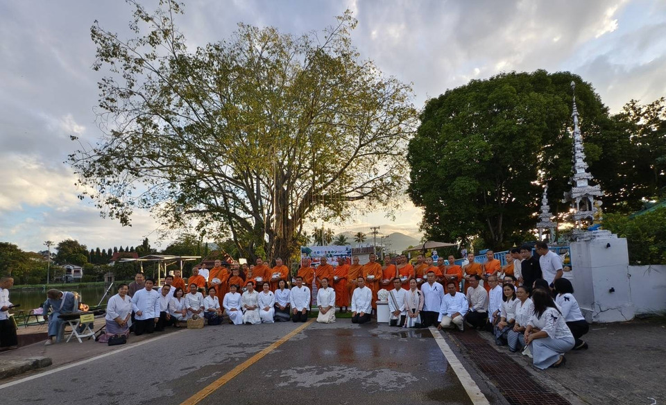 ผู้ว่าฯ แม่ฮ่องสอน นำส่วนราชการ–เอกชน–ประชาชน ร่วมกิจกรรม “ลองซอง เสริมบุญ รับอรุณ เมืองสามหมอก” คึกคัก