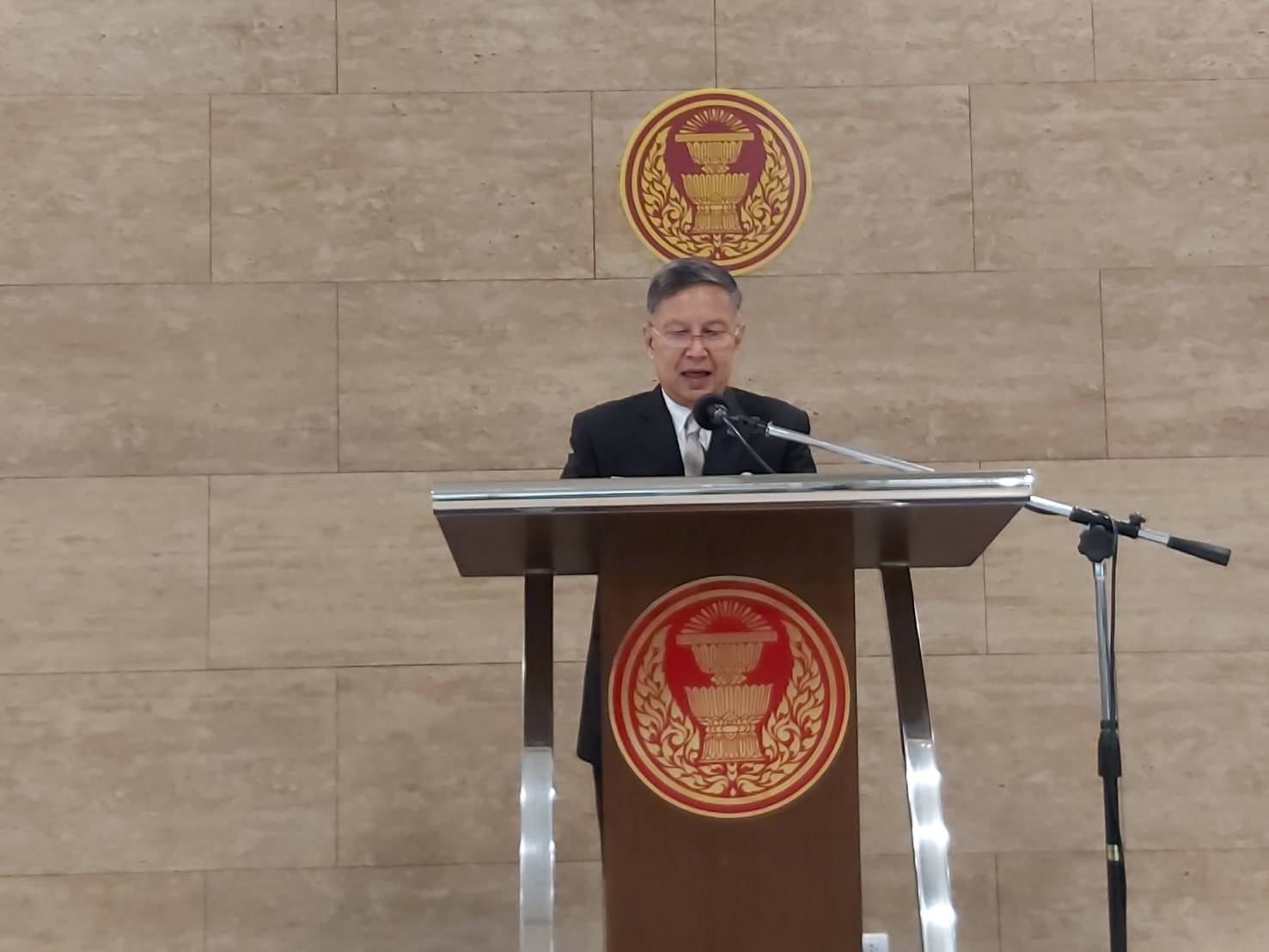 “วิปวุฒิสภา”ขอกก.สอบประวัติตุลาการศาลรธน. ให้เสร็จในกรอบที่รอบ 4