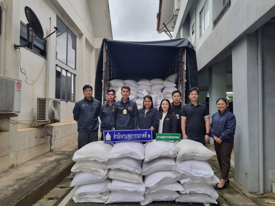 ศุลกากรภาค 2 รวบรถบรรทุกข้าวสารเถื่อน 14.5 ตัน มูลค่ากว่า 9 แสนบาท กลางถนนสุรินทร์