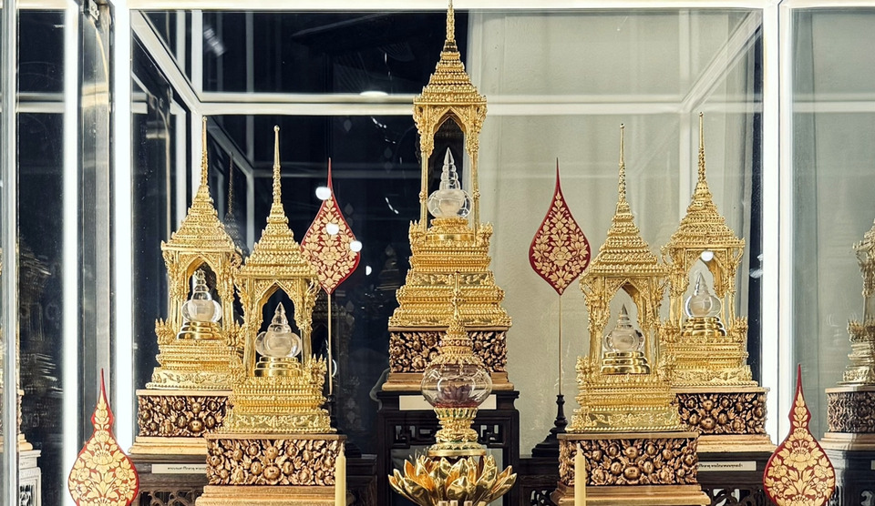 หนึ่งเดียวกลางกรุง! วัดปทุมวนาราม รวมพระบรมสารีริกธาตุ 5 พระองค์ เปิดสรงน้ำรับสงกรานต์