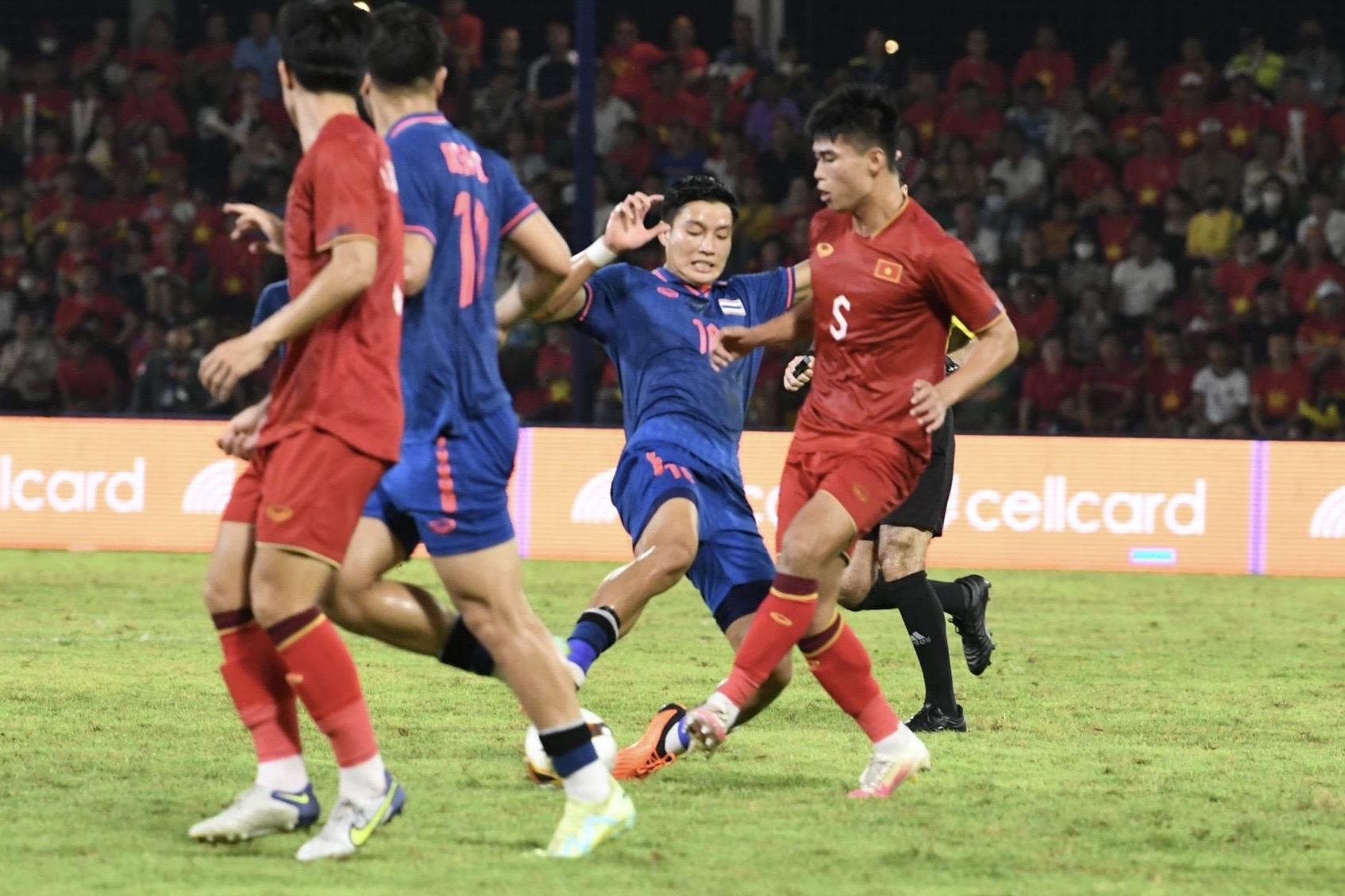 "ทีมชาติไทย" เจ๊า "เวียดนาม" 1-1 คว้าแชมป์กลุ่ม ลิ่วรอบรองฯ เจอ เมียนมา