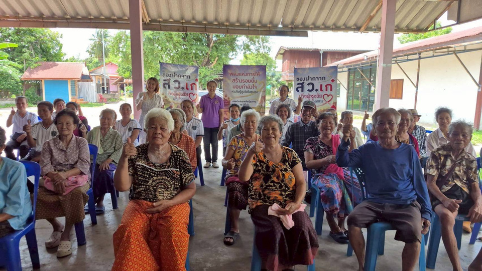 “สว.จุฑารัตน์” ส่งต่อพลังแห่งการให้ มอบกำลังใจผู้สูงวัย 196 คน สร้างรอยยิ้มชาวนิคมคำสร้อย มุกดาหาร