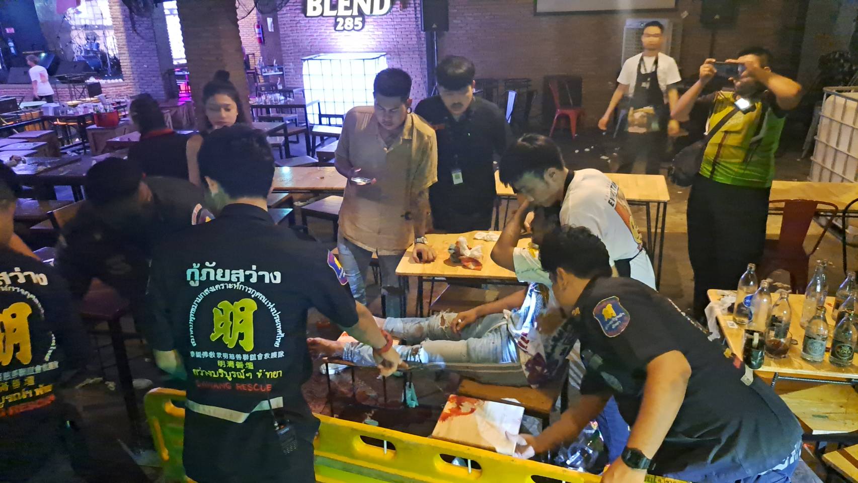 วัยรุ่นตีกันยับคาผับดังพัทยากู้ภัยฯ-ตำรวจห้ามชุลมุน