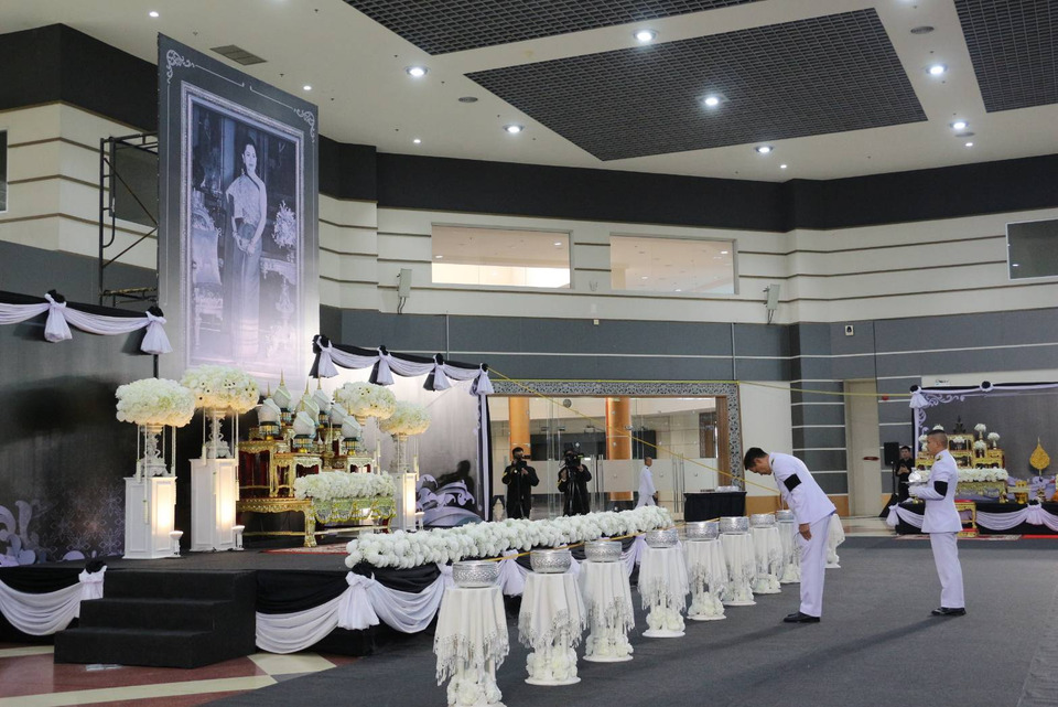พสกนิกรชาวเชียงใหม่ ถวายน้ำสรงพระบรมศพ ลงนามถวายความอาลัยแด่สมเด็จพระพันปีหลวง