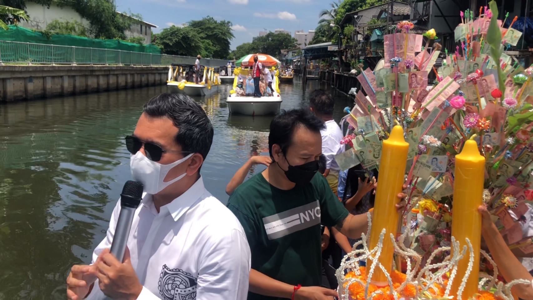 "เชาว์" นำชาวบ้าน ร่วมขบวนแห่เทียนพรรษาทางน้ำ ร่วมกับพี่น้องชุมชนริมคลองลาดพร้าว