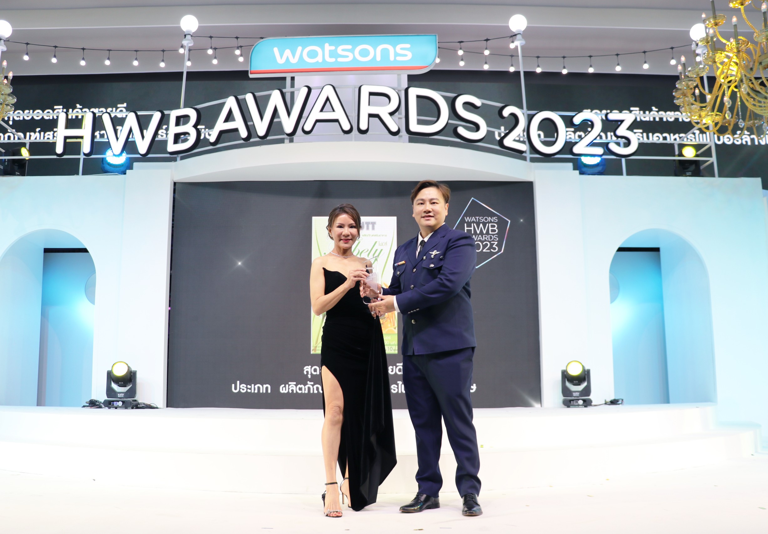NOVA คว้ารางวัล Watsons HWB Awards 2023  สุดยอดสินค้าขายดีต่อเนื่อง 6 ปีซ้อน