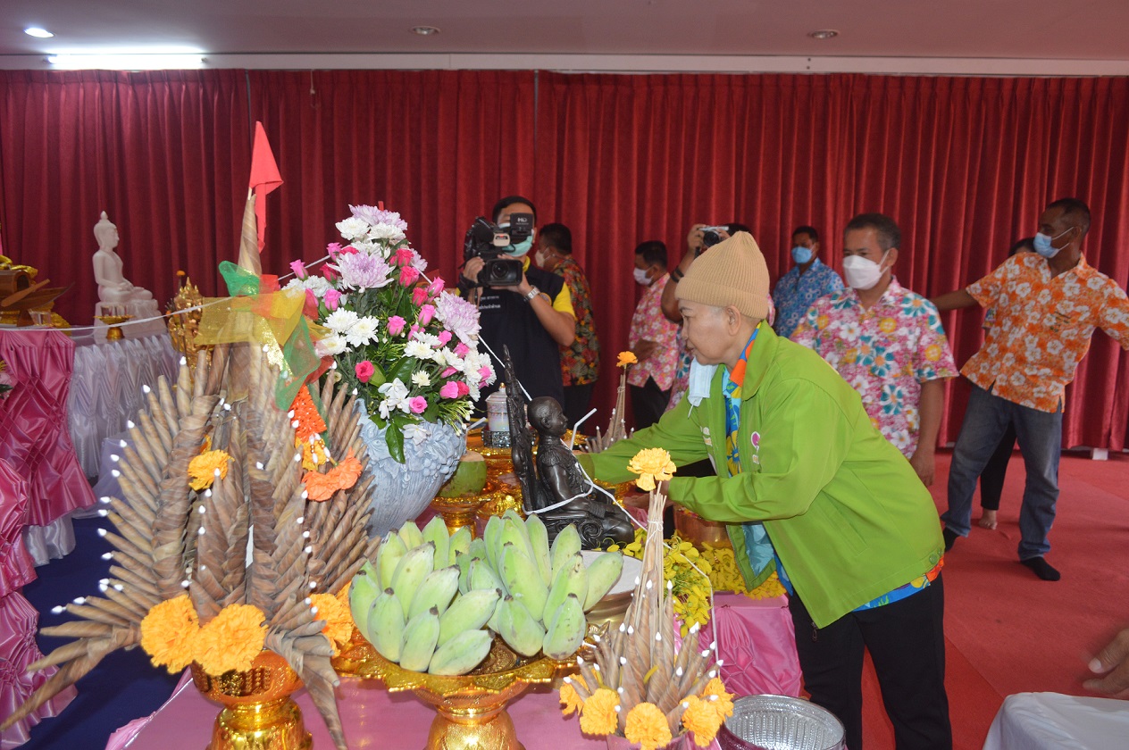   สระแก้วร่วมสืบสานวัฒนธรรมรดน้ำดำหัวผู้บริหารเทศบาลตำบลคลองหาด 