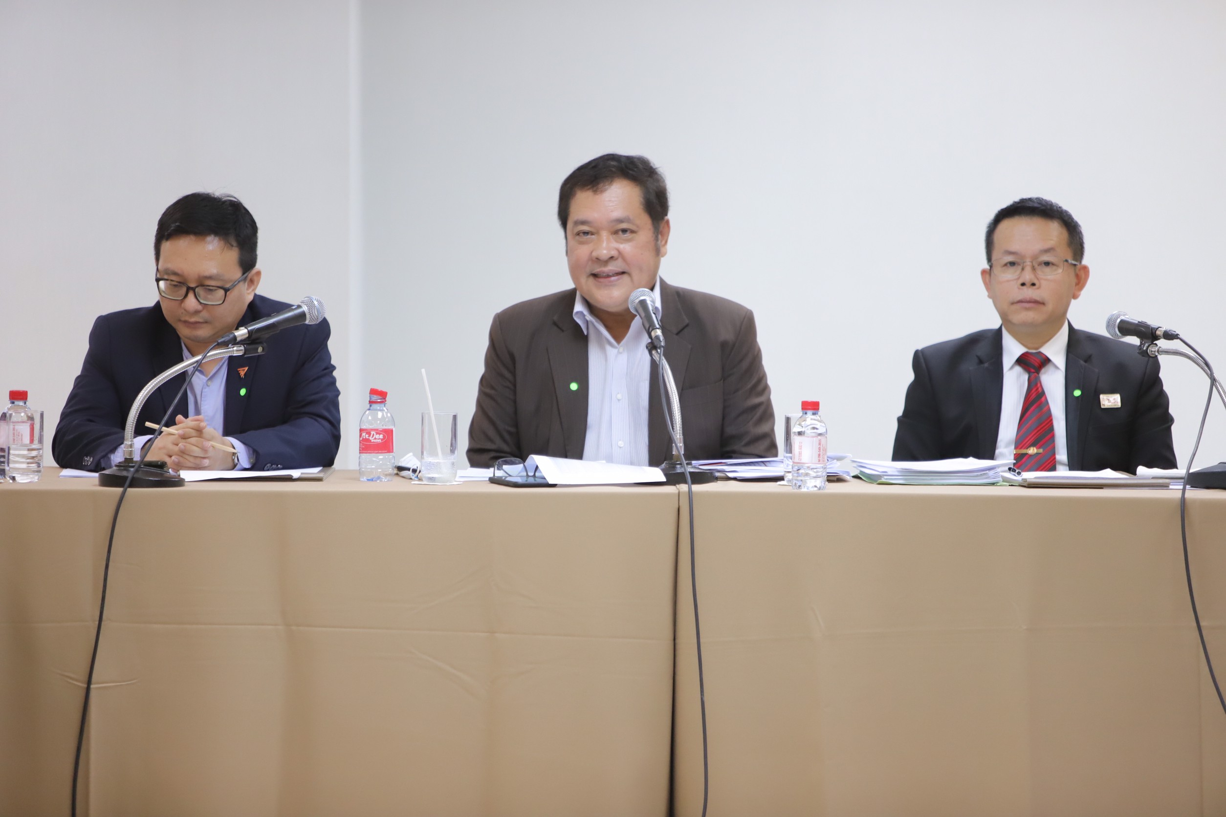  "ฝ่ายค้าน" ห่วง "หมู่อาร์ม" แฉทุจริต กลับโดนดำเนินคดี ชูแก้ พ.ร.บ.ธรรมนูญศาลทหาร  