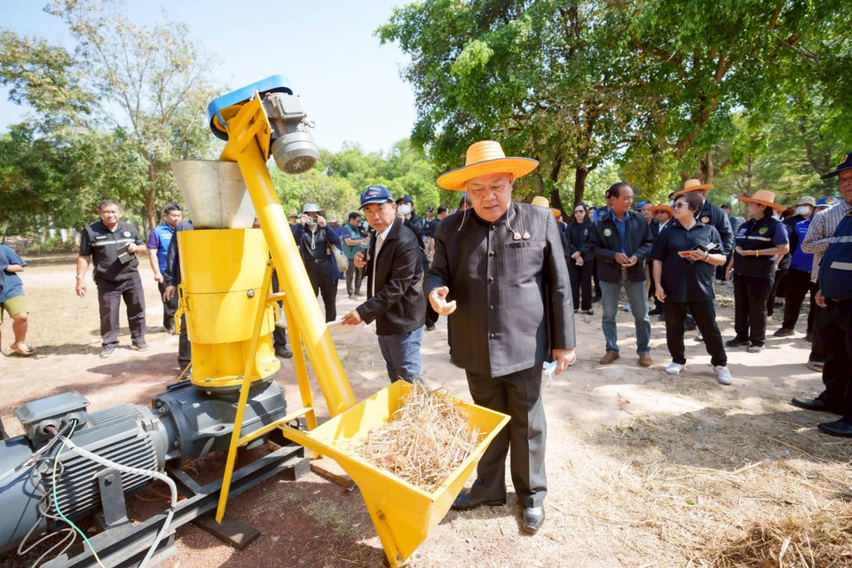 ปราจีนบุรี เดินหน้าต้นแบบจัดการตอซังข้าว ลดเผา ลดฝุ่น PM2.5 ต่อยอด“ฟางมาปลาโต” 