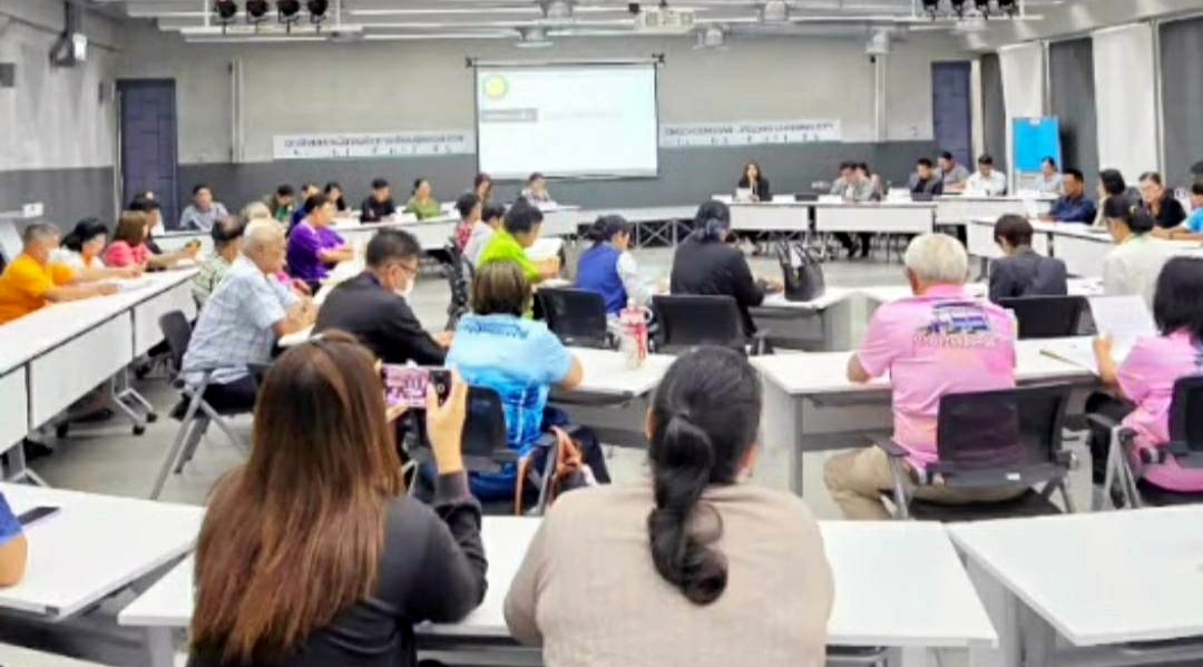 นายกเทศบาลเมืองแปดริ้ว ประชุมพัฒนาชุมชน รับฟังเสียงประชาชน