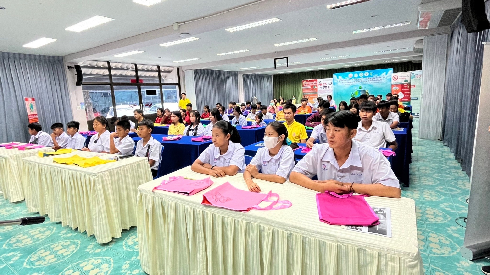ทสจ.อุตรดิตถ์ อบรมถ่ายทอดองค์ความรู้ด้านการเปลี่ยนแปลงสภาพภูมิอากาศแก่เยาวชน 