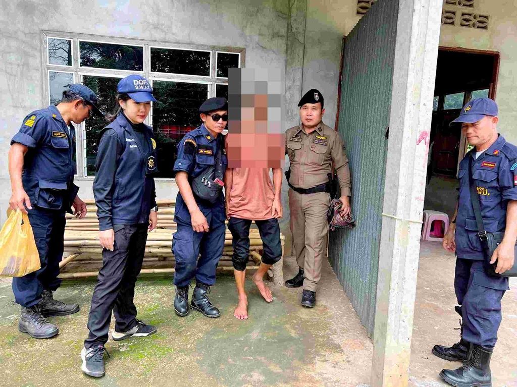 โลกโซเชียลฮือฮา!! ปลัดสาวนำทีมจับกุมชาย 7 คน หญิง 2 คน พัวพันยาเสพติด
