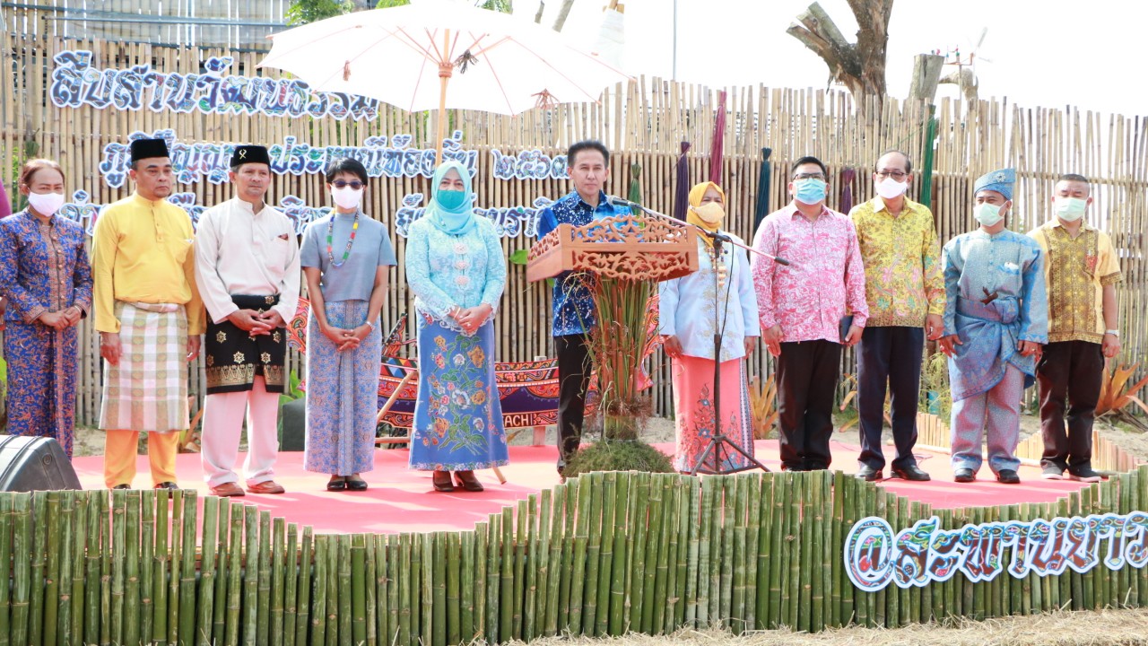 ผู้ว่าฯนราธิวาส เปิดโครงการสืบสานวัฒนธรรม ภูมิปัญญา ประเพณีท้องถิ่น 
