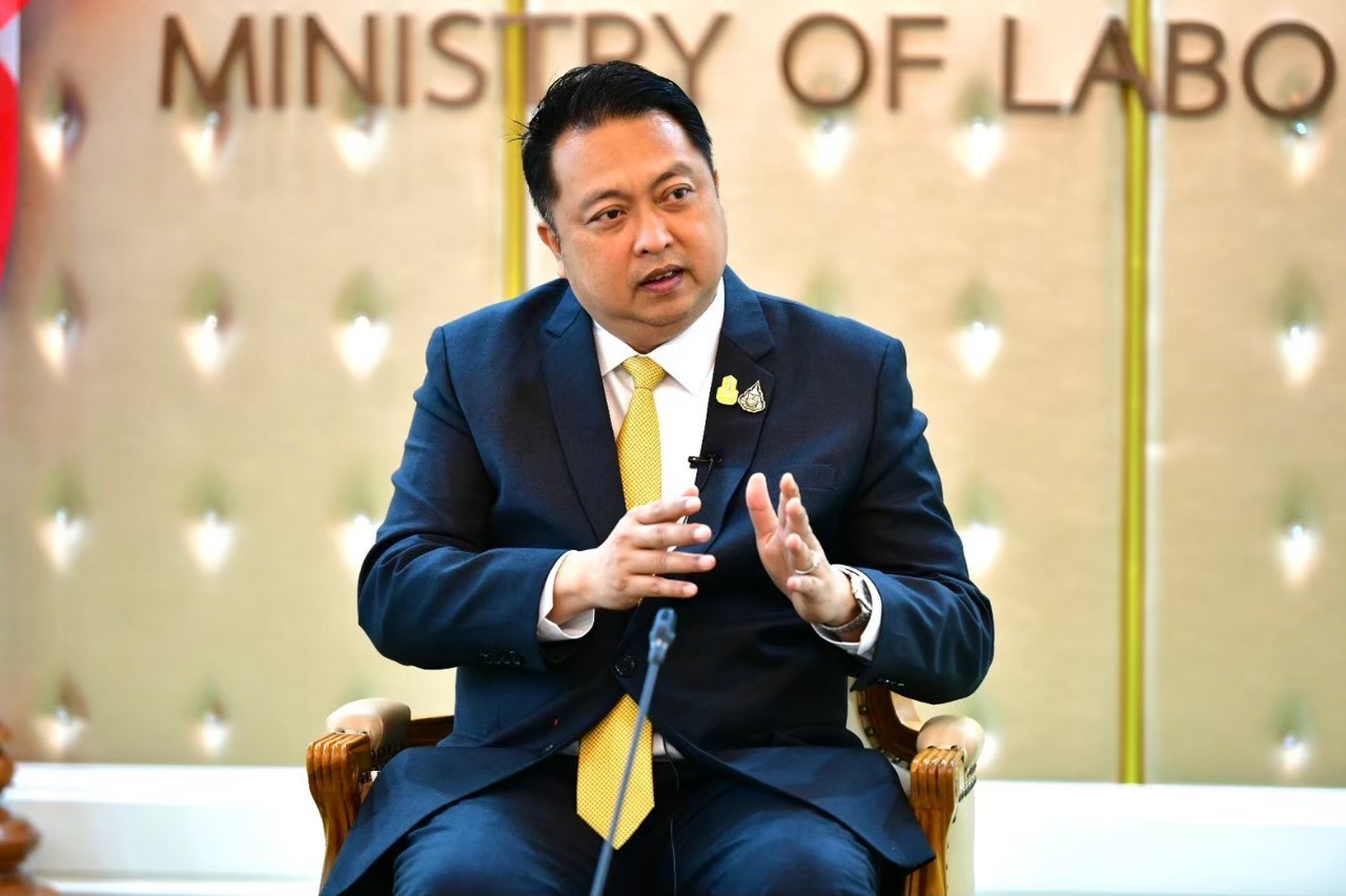 “รมว.เฮ้ง” ห่วง 139 แรงงานไทยในยูเครน ย้ำให้เฝ้าระวังติดตามข่าวสารจาก กต.ใกล้ชิด