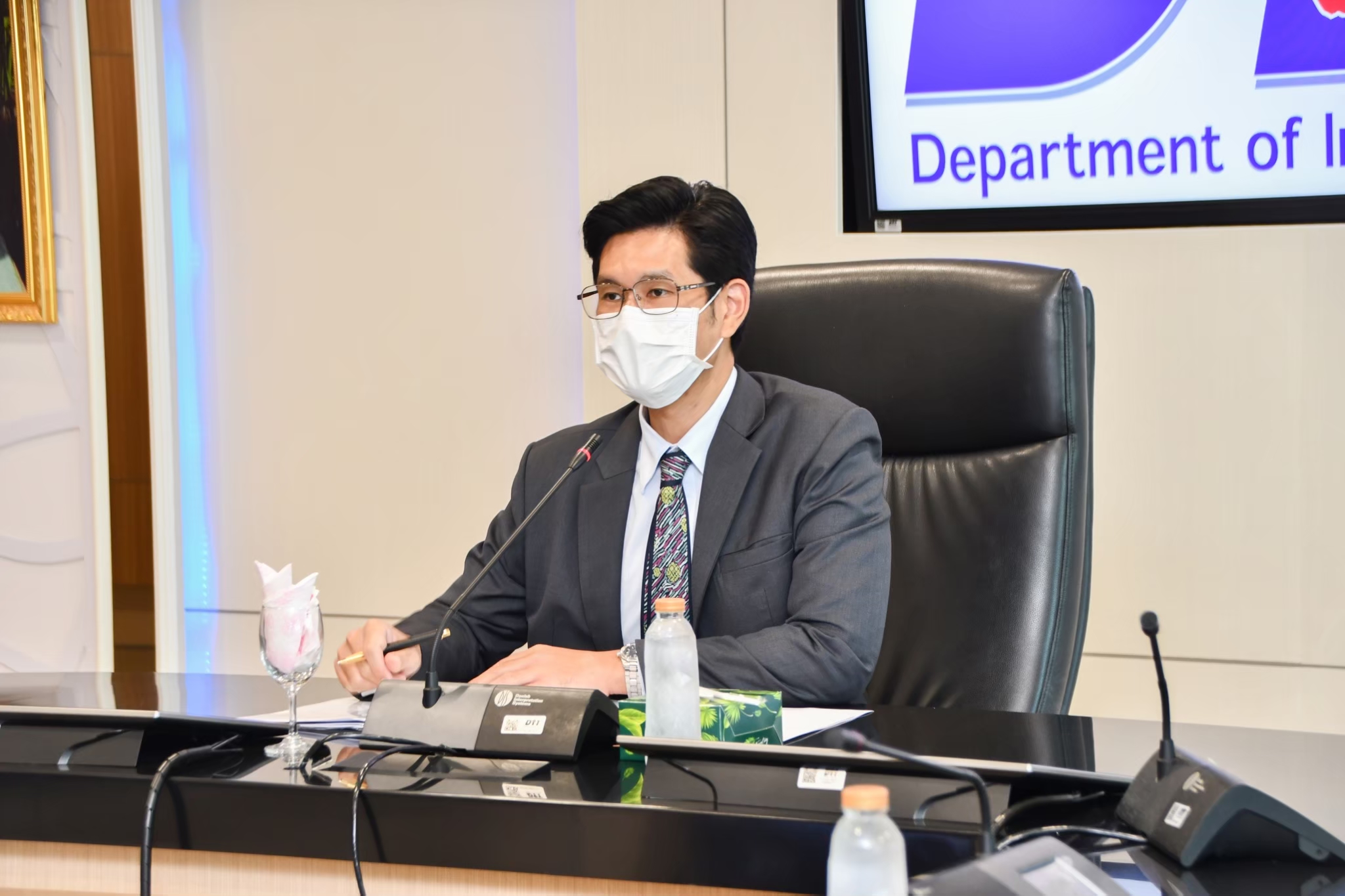 พณ.ถกผู้ผลิตสินค้าของใช้ประจำวัน ซักล้าง ซอสปรุงรสทุกรายยันไม่ขึ้นราคา-ไม่ขาดตลาด พร้อมจัดโปรโมชั่นลดค่าครองชีพ