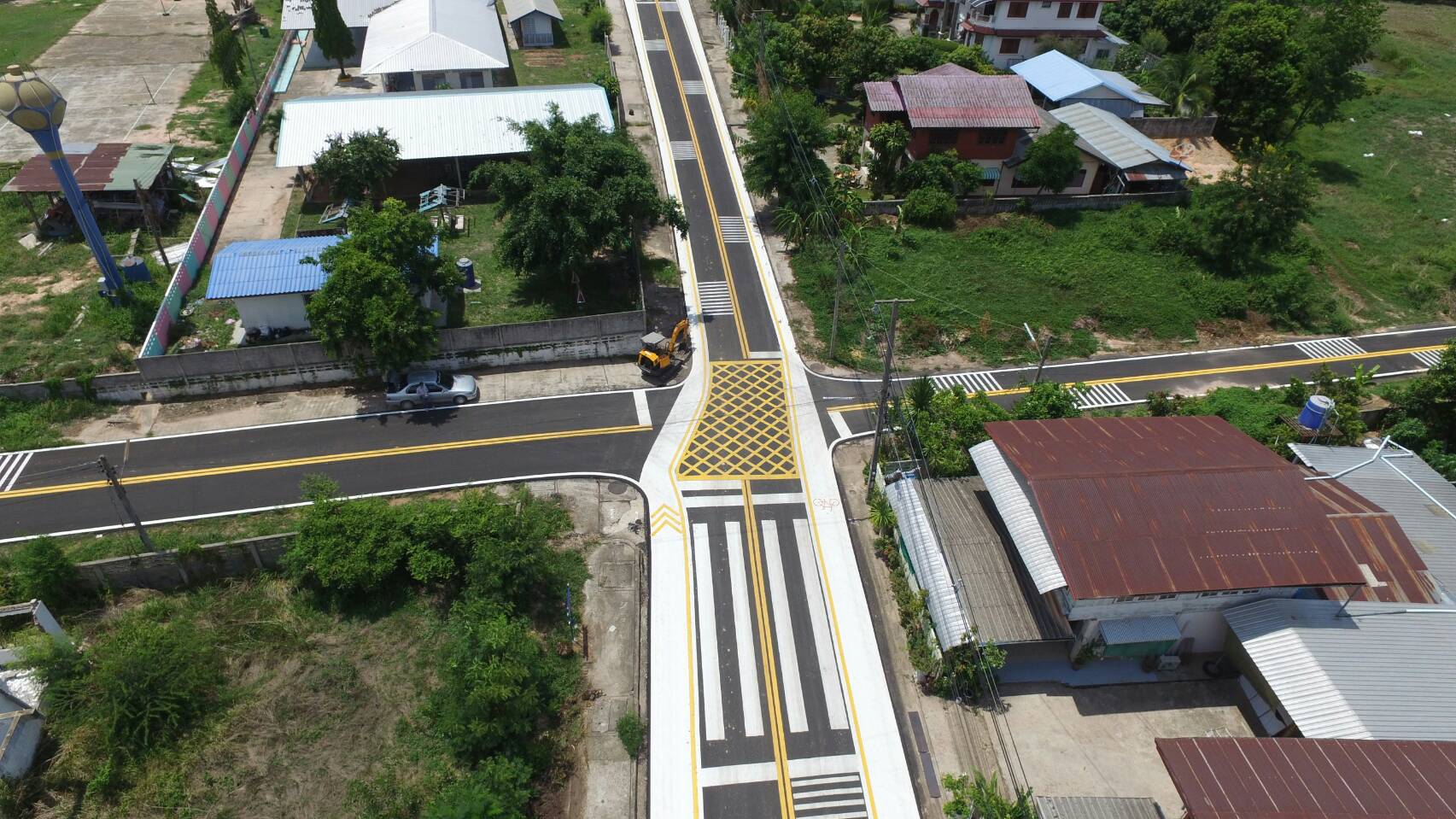 ทต.สามแยก ใช้เงินอุดหนุนเฉพาะกิจสร้างถนนปลอดภัยตีเส้นจราจรอย่างสวยชัดเจนจนสะดุดตา