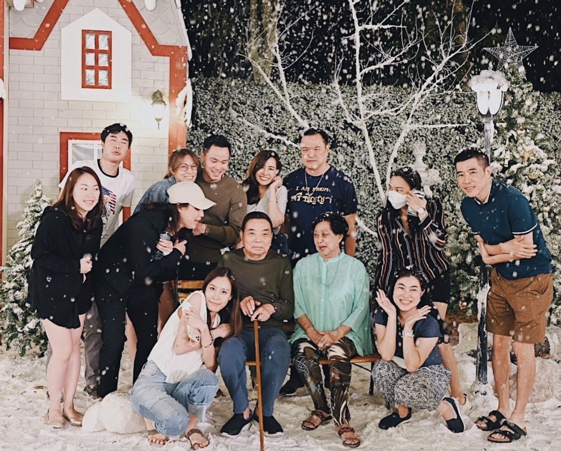 'วัชรพงศ์' แจงดราม่าภาพงานปาร์ตี้ปีใหม่ 65  ครอบครัวชาญวีรกูลชี้มาตรการในงานสุดเข้ม 