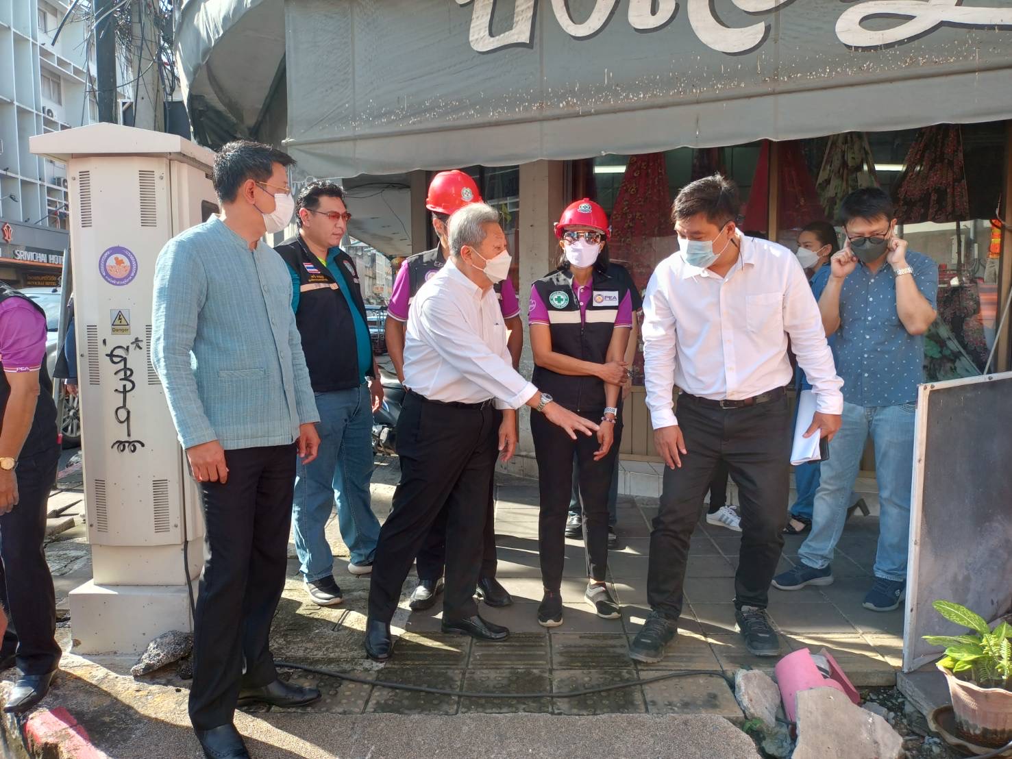 ผู้ว่าฯโคราช ลงพื้นที่แก้ปัญหามหานครไร้สาย คนเมืองเดือดร้อน ผลกระทบเพียบ