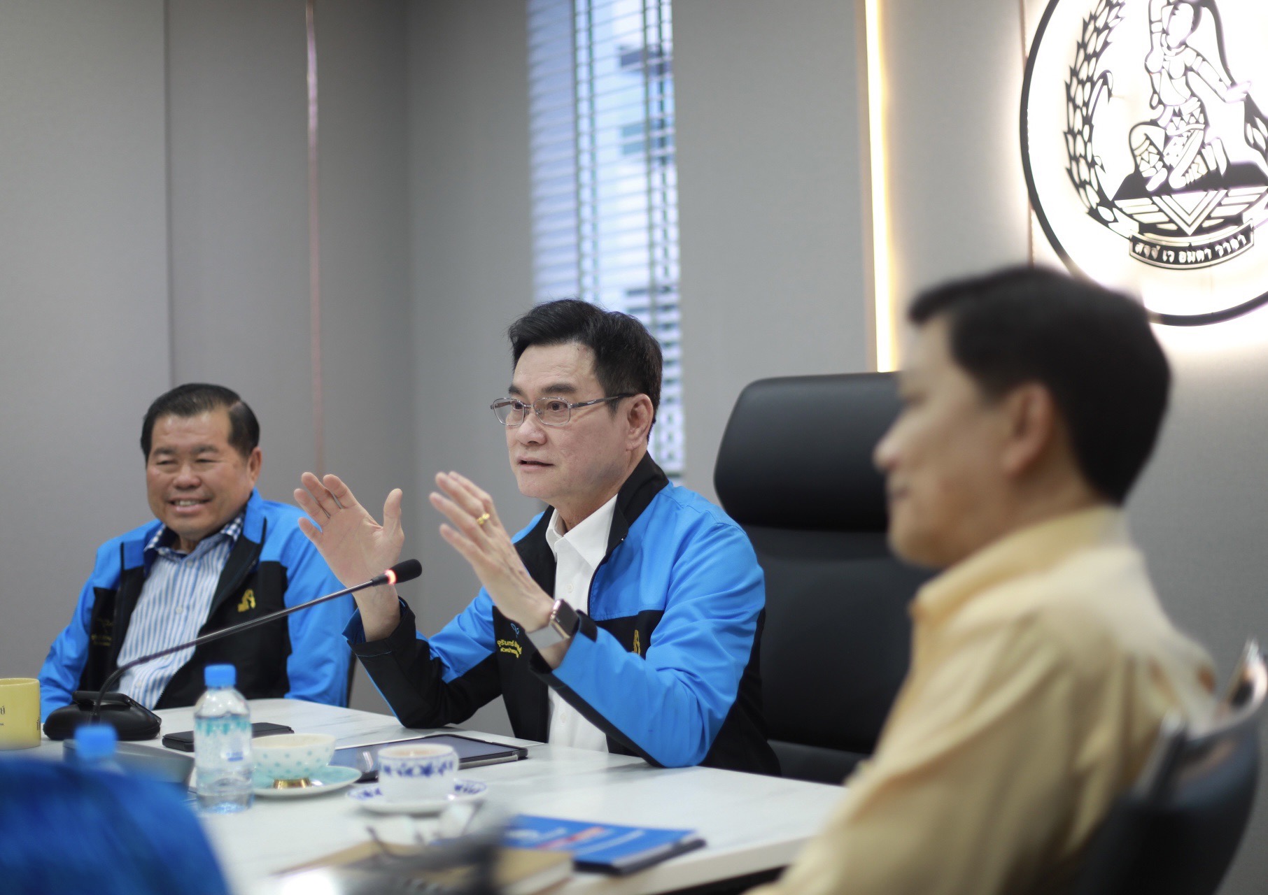  'จุรินทร์' เปิดใจคุยคนรุ่นใหม่ฯ ให้มั่นใจ ปชป.ทั้งนโยบายและตัวบุคคล   ด้าน 'นิพนธ์' จัดเวทีปชป.ระดมสมองเตรียมสู้ศึกเลือกตั้ง ปี66   