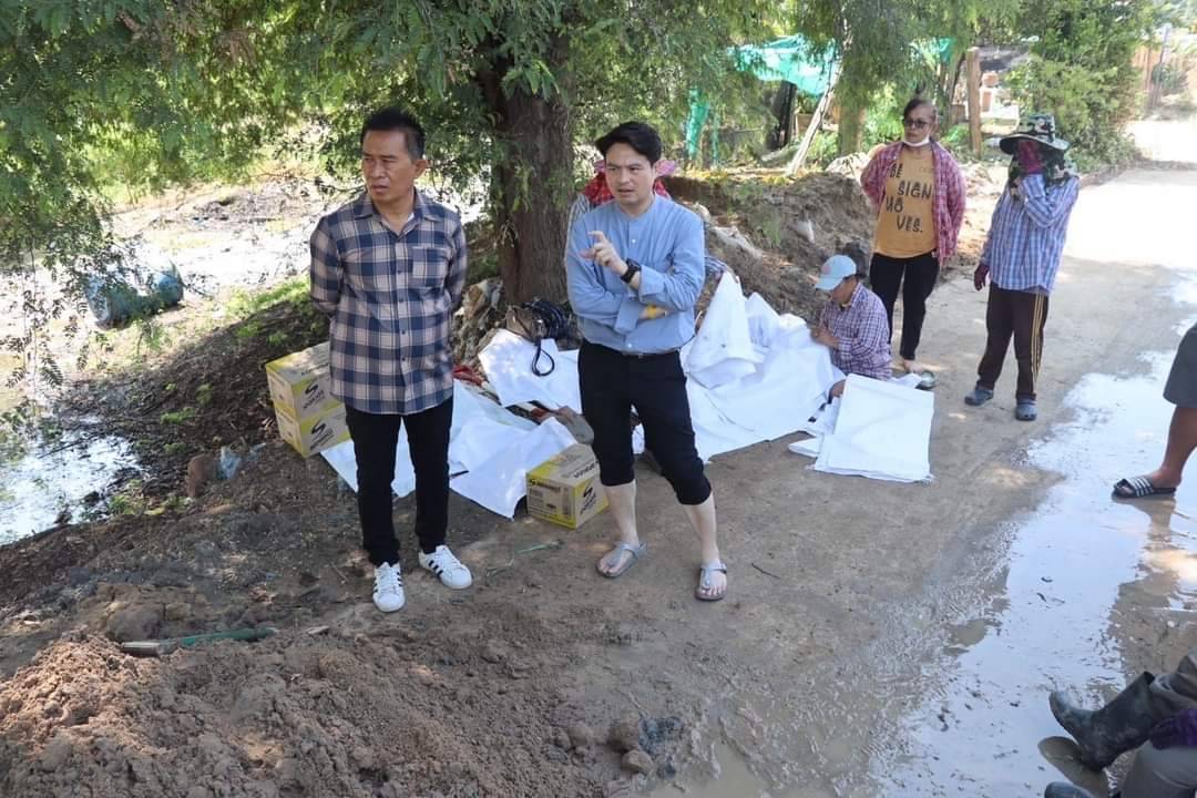 รอง ปธ.สภาฯ ลงพื้นที่ชุมชนโผงเผง หลังน้ำทะลักเข้าบ้านเรือนประชาชน