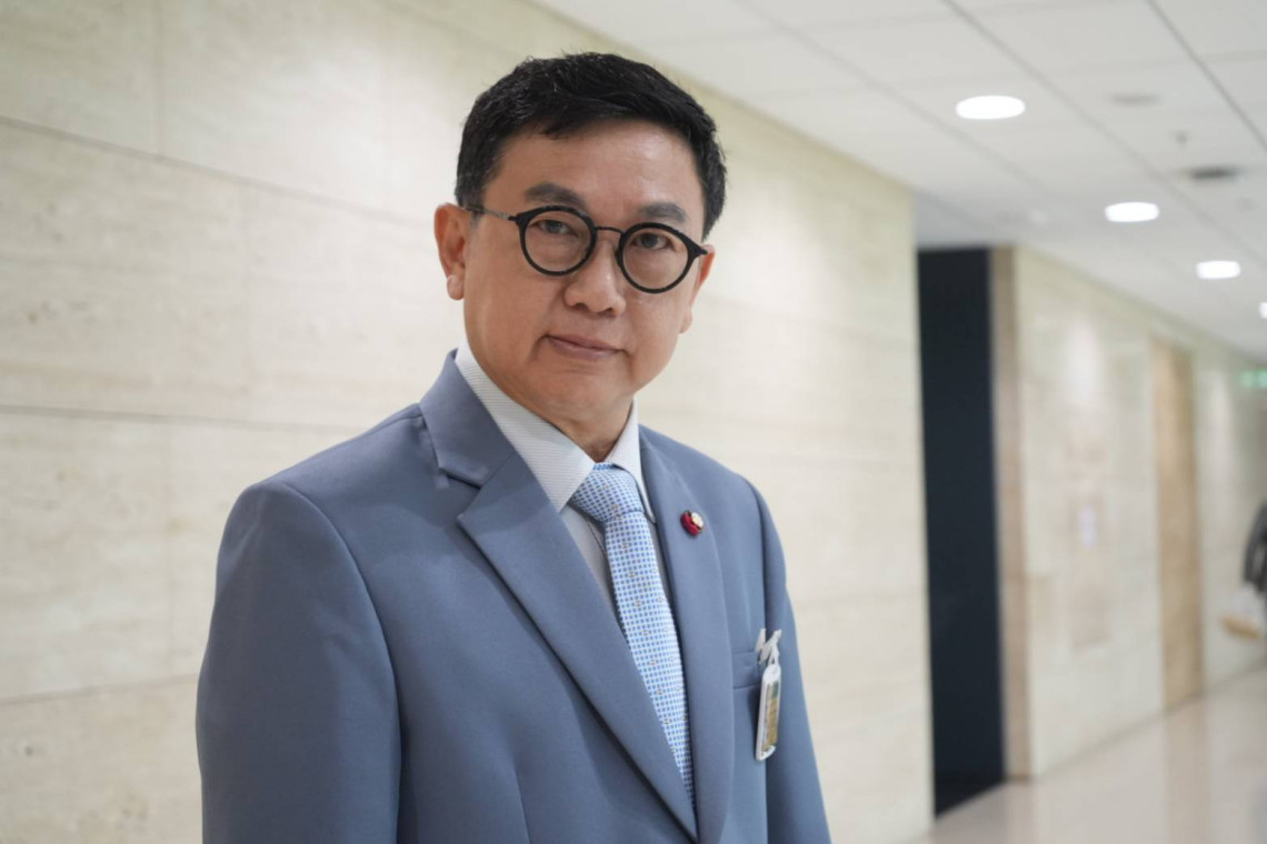 "สว.ดิเรกฤทธิ์" ซัดกลับ เลขากกต.ยันสมัครไม่ตรงกลุ่มอาชีพได้ไม่ผิด